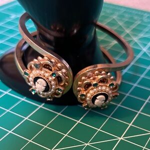 Vintage Gold Tone Black Cameo Hinged Clamper Cuff Bracelet with Rhinestones